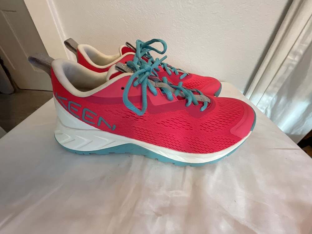KEEN Women's Versacore Speed Hiking Shoes Pink and Blue Size 10
